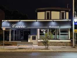 Ciccio Caffé outside