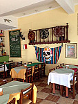 El Mariachi inside