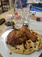 Cuzin's Soul Food food