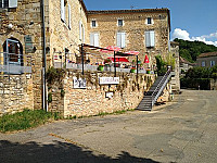 L'Astrolabe outside