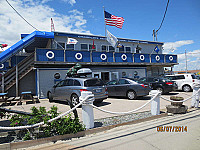 Champlin's Seafood Deck outside