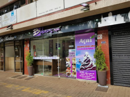 B Açaí Cafeteria. outside