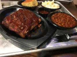 Vernon's Smokehouse food