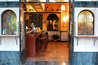 Taberna La Zarzamora inside