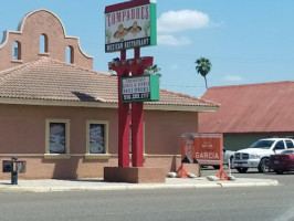 Los Compadres Mexican outside