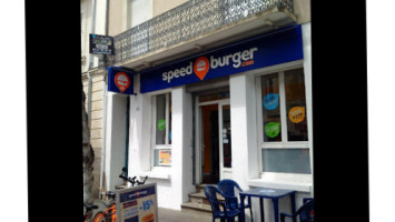 Speed Burger inside