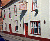 The Farmers Inn outside