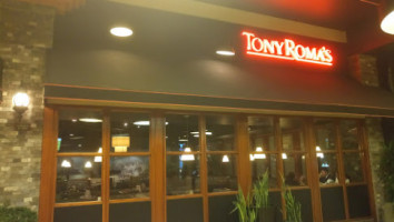 Tony Roma's outside