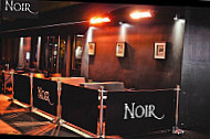 Maison Noir inside