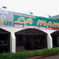 La Mama outside