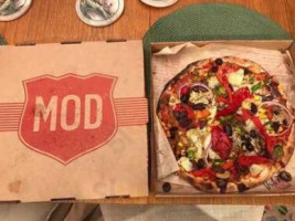 Mod Pizza food