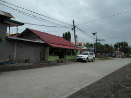 Erma's Eatery outside