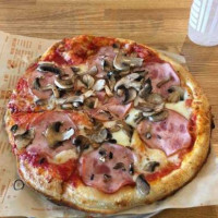 Blaze Pizza food