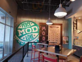 Mod Pizza inside