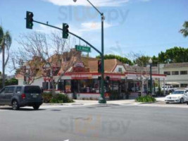 Angelo's Burgers outside