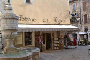 Le Bistro du Peyra outside