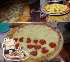 Pizzas Duvalin food