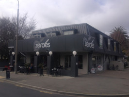 Zeroes Cafe outside