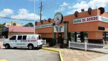 Tacos El Gordo inside