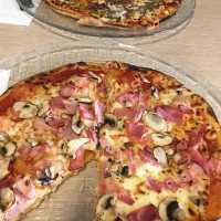 La Boite A Pizza food