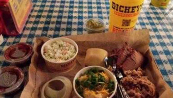 Dickey's Barbecue Pit food