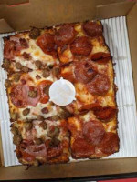 Jet’s Pizza food