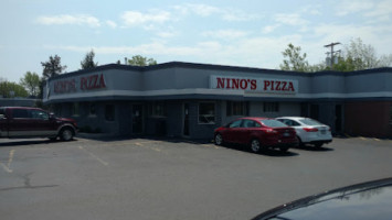 Nino's Pizzeria outside