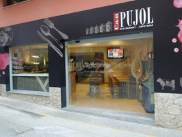 Pujol inside