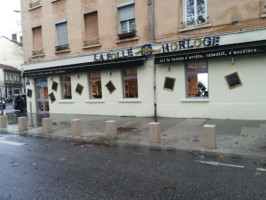 Brasserie De L'horloge outside