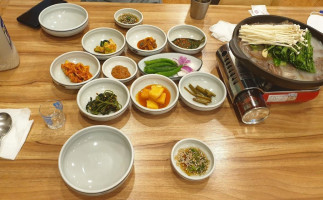 Bongsil Hanu Gukbap food