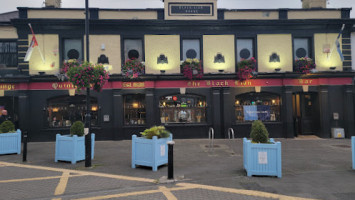 Treetop Clondalkin outside