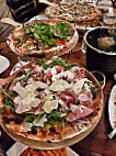 Pizzeria Bellucci - La Piazza food