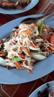 ร้านส้มตำชายทุ่ง food