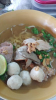 ร้าน เจ๊ดา ก๋วยเตี๋ยวเป็ด เกี๊ยวปลา food