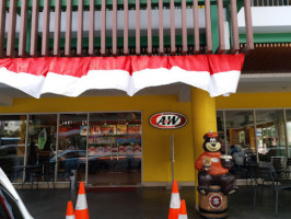 A&w Kedoya outside