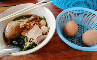 ร้านก๋วยเตี๋ยว ป้าอ้อย food