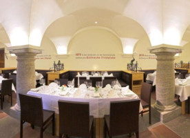 Bürgerspital Weinhaus Weinverkauf Vinothek food