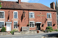 The Lion Inn outside