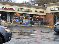 Tarrytown Delicatessen outside