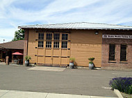 Canoe Ridge Vineyard Tasting Room outside