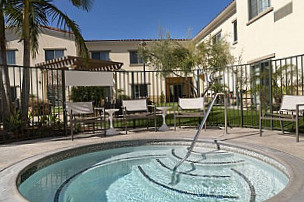 Courtyard By Marriott Santa Barbara Goleta