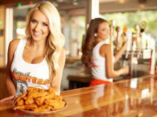 Hooters