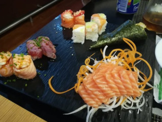 Roiyaru Sushi House