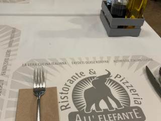 Elephant And Pizzeria