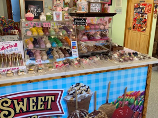 Short Sweet-tasty Treats/vintage Candy Apples