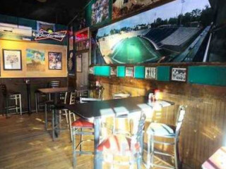 Devine's Restaurant Sports Bar