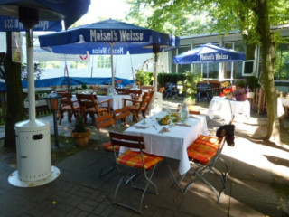 Café-Bistro im Park