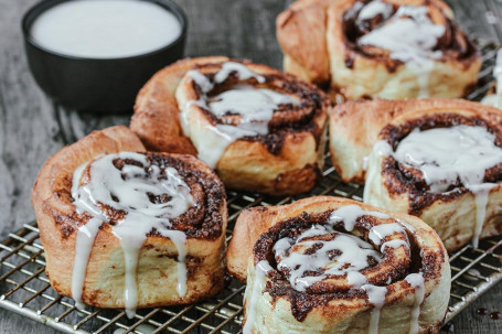 Pół Tuzina Take Bake Cinnamon Rolls