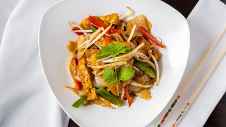 Thai Drunken Noodle (Wide Rice Noodle)