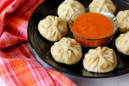 Special Veg Momo With Veg Soup Chatni